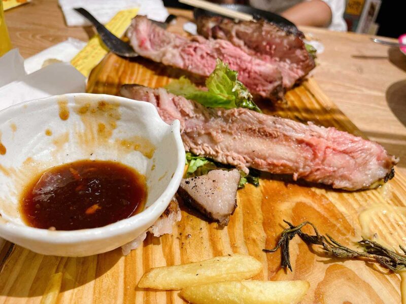 県産ソーキの炙り焼き アップ