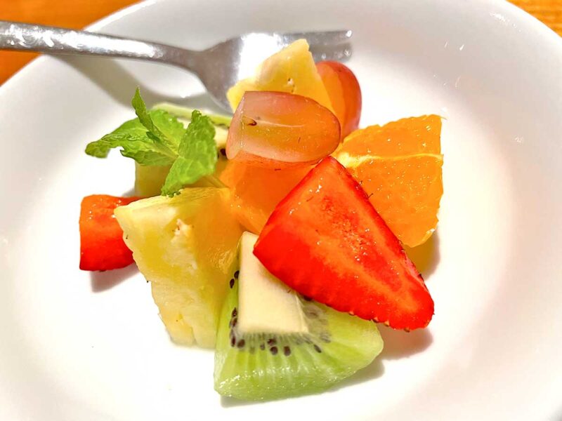 Wine & Dining The Orangeで提供された小麦アレルギー対応デザートのフルーツ盛り合わせ