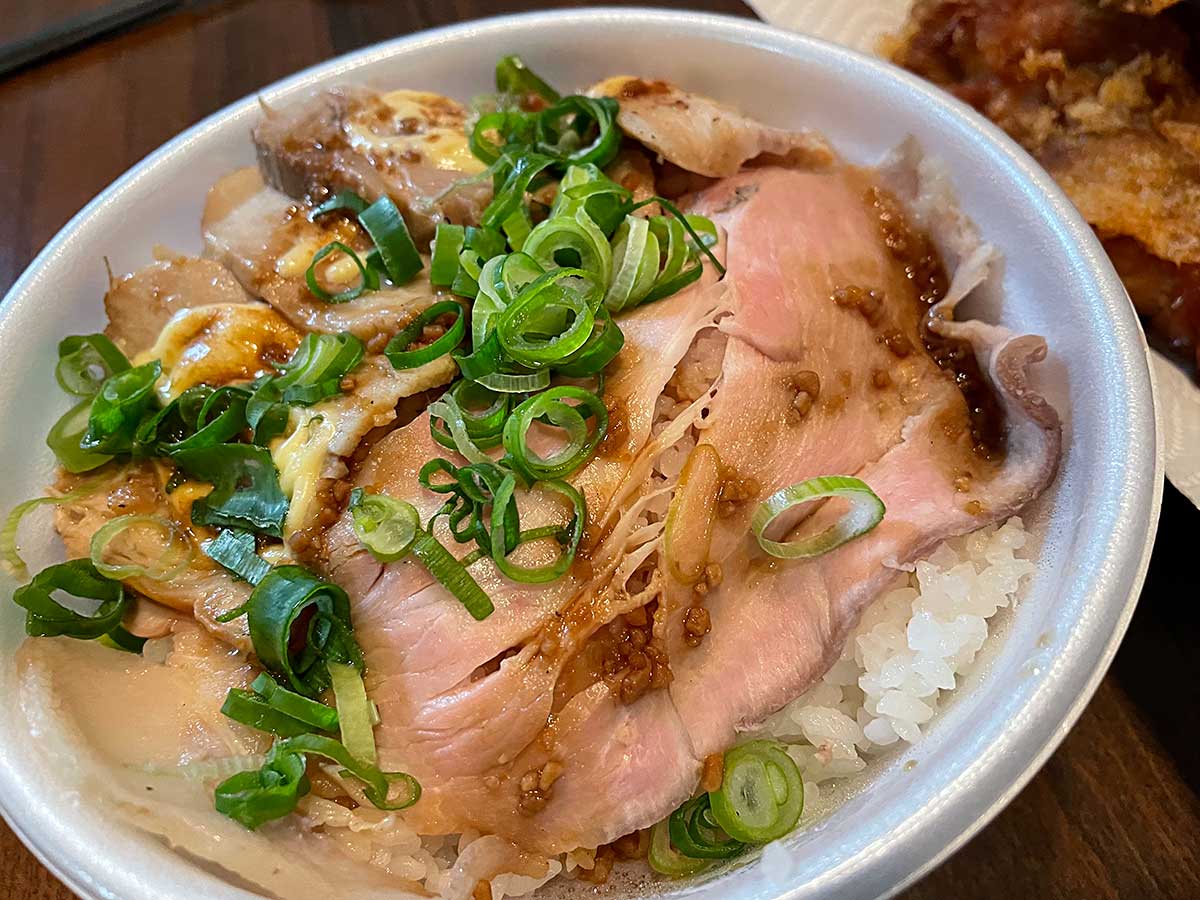 【小麦粉不使用】夢を語れ広島さん(現今を語れ広瀬町さん)×TOYO河原町さんの豚丼と俺の豚骨広島さんの小麦不使用カラアゲ～広島市中区