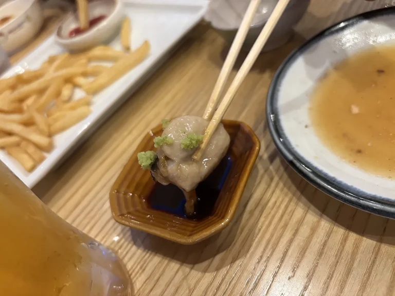 わさび醤油でいただくギーラの刺身