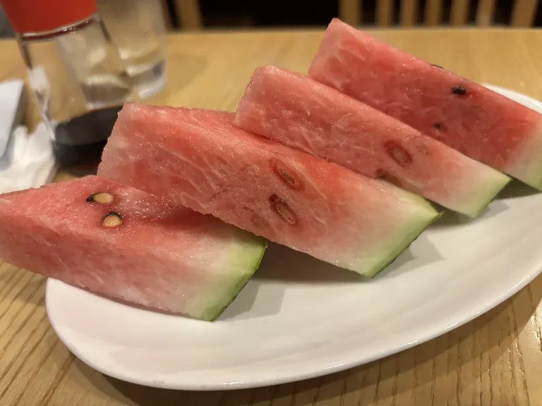 サービスでいただいた甘いスイカ