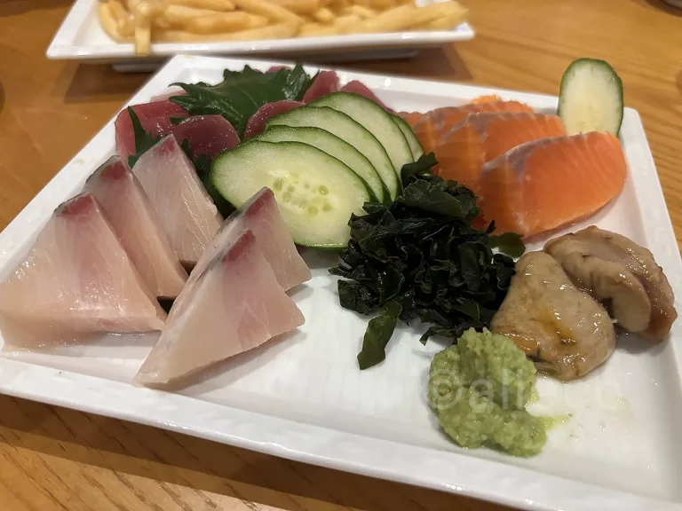 ふくよかぁ～で注文した刺身盛り合わせ