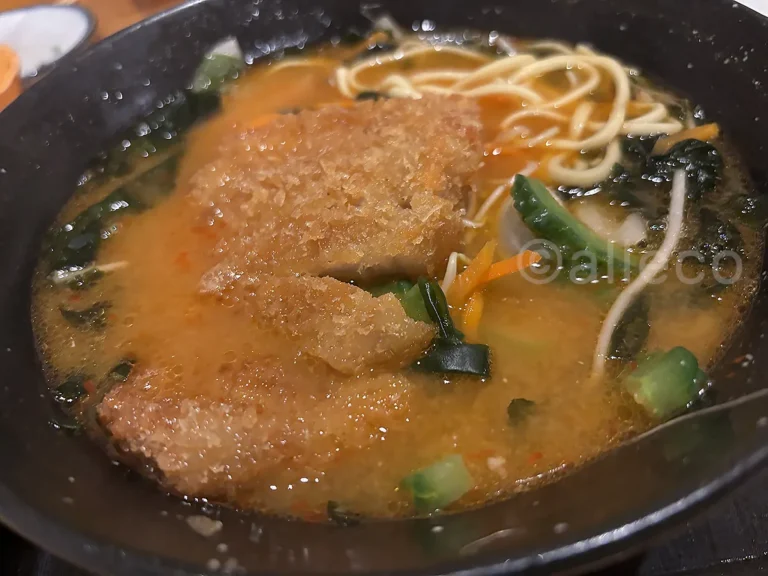 ふくよかぁ～の人気メニュー「ピリ辛味噌カツそば」