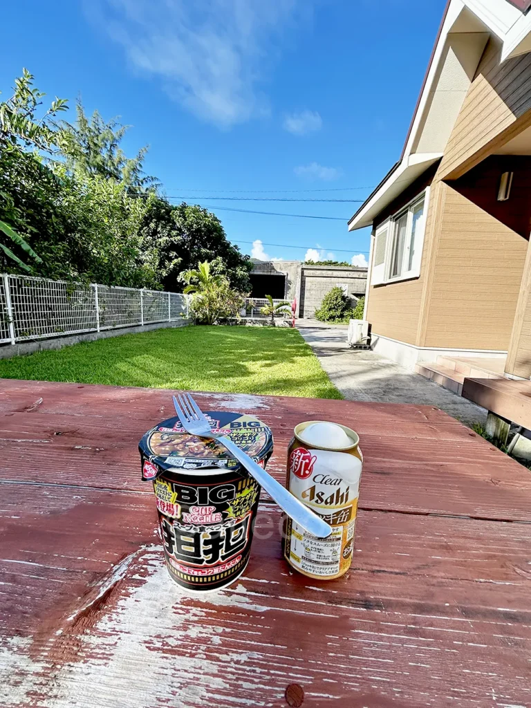 サン・あかいしビーチの宿の芝生の庭で過ごす時間
