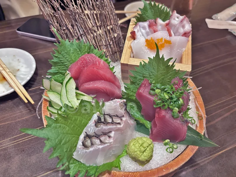 旨し沖縄料理の台所 くろべぇで食べた沖縄の魚介の刺身盛り合わせ